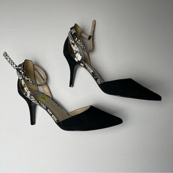 Marc Fisher Snake Print Pointy Toe Heels - Picture 4 of 4